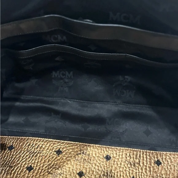 Luxury Metallic Gold and Black Weekender Bag - Picture 10 of 12